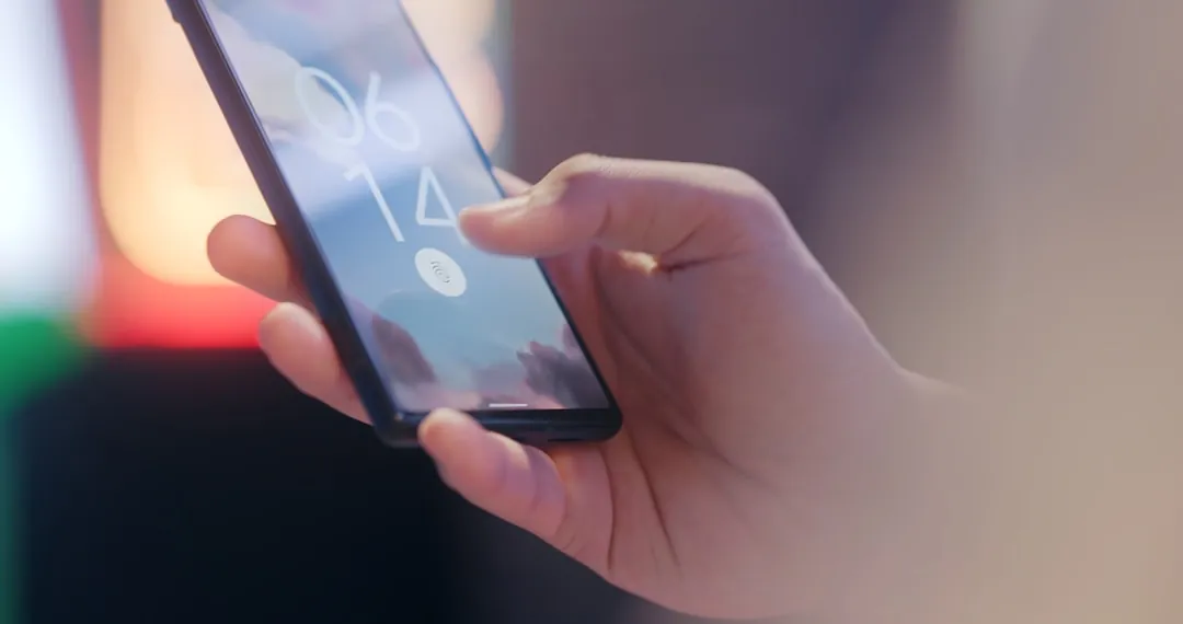 Smartphone affichant un profil digital