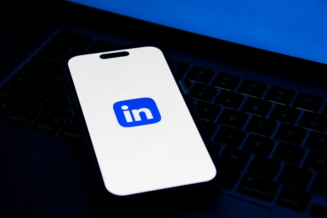 Application LinkedIn sur écran de téléphone