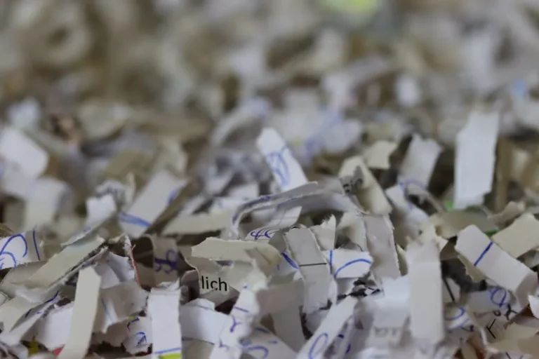 Papier déchiqueté symbolisant le gaspillage